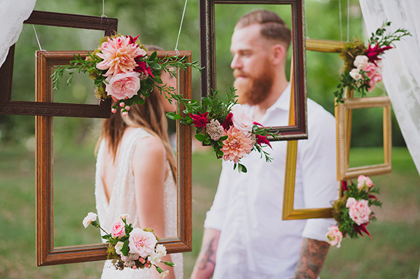 Flowers: Bella Bloom Floral Designs. Styling: Hope and Lace. Photo: Jess Jackson Photographer