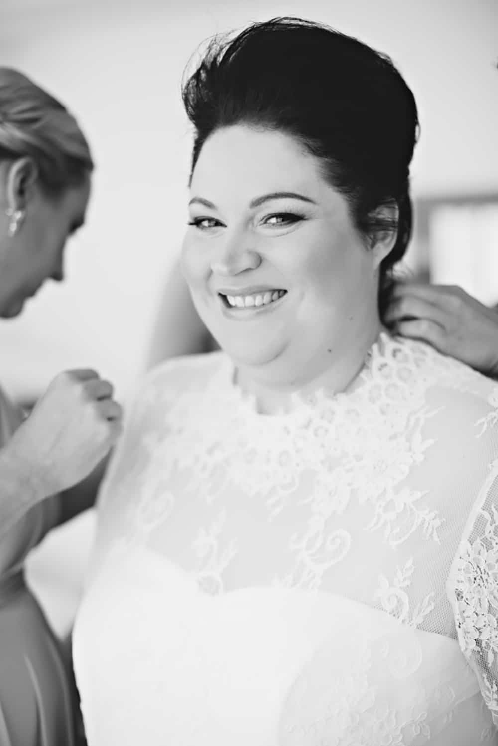 Queensland bride Amanda felt amazing in her plus-size wedding dress.