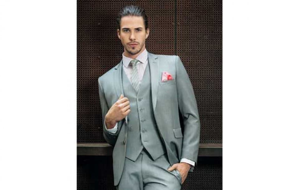 Groom style: grey suit and vest.