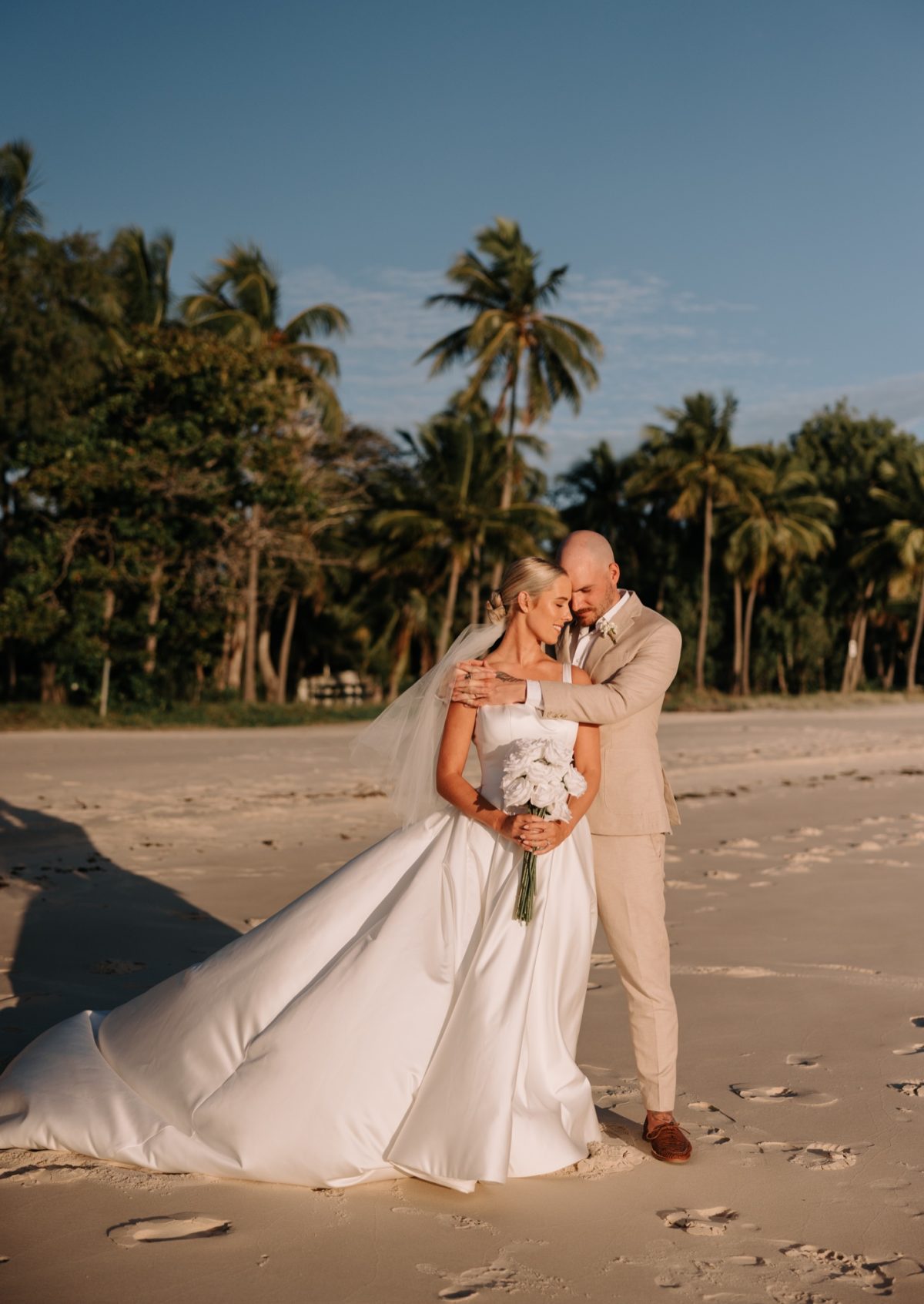 Real-wedding-Brooke-and-Ben-by-Sarah-Lette-Photography-beach-portrait